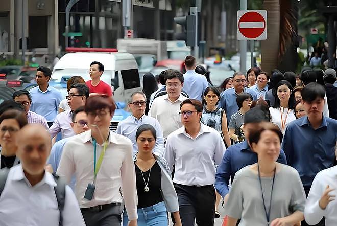 日本女子曝新加坡华人歧视中国人！说中文被怼，道出国籍送吃送喝（组图） - 7