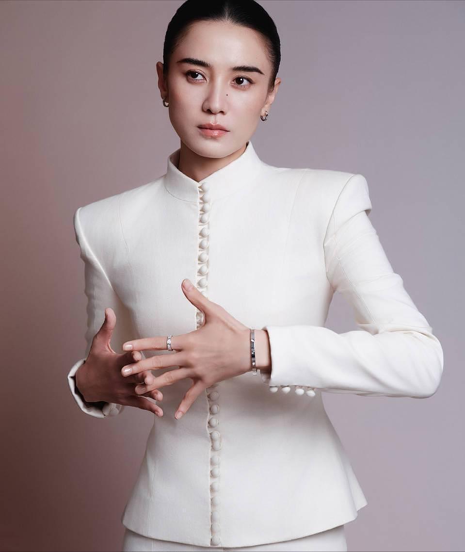 白玉兰再惊艳:宋佳是如何从“土妞”蜕变成松弛感时髦精的?(组图) - 45
