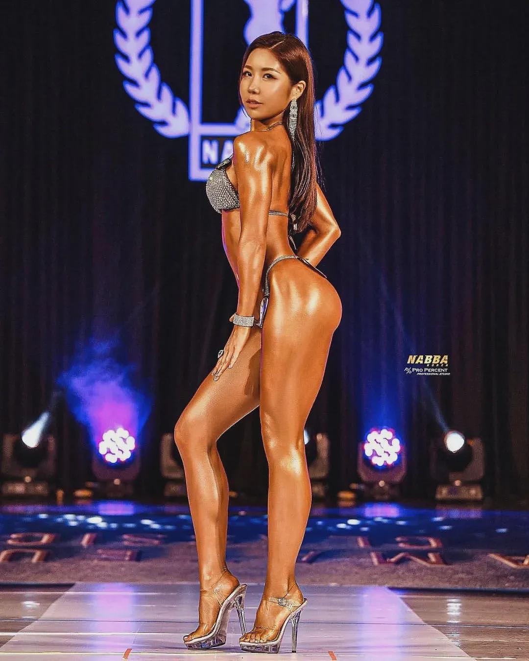 【美女】蜂腰翘臀、马甲线、大长腿…这是你心目中的“理想女友身材”吗?(组图) - 12
