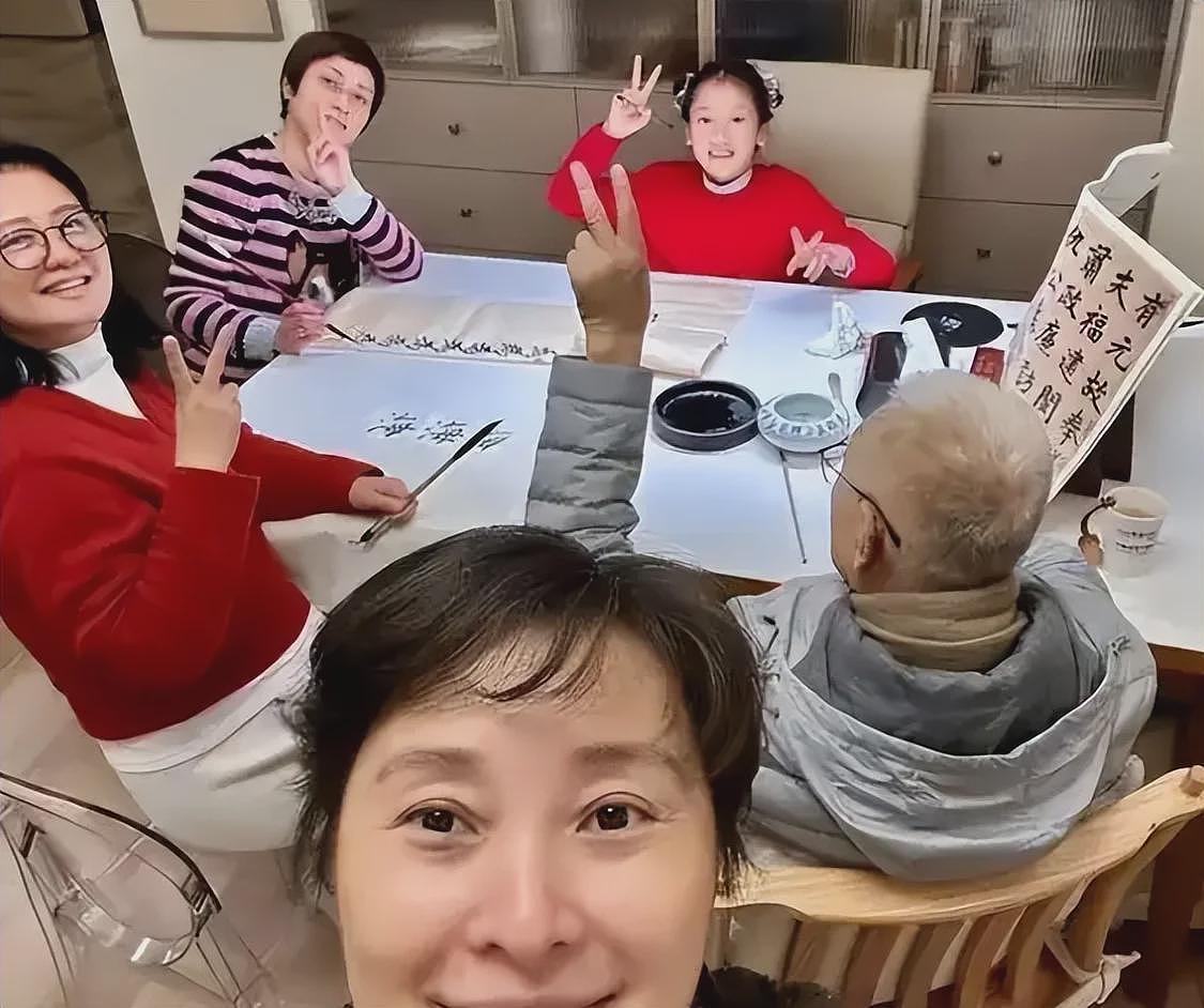 咸猪手、开黄腔！主持人曹可凡“越扒越有”，姜妍不是第一受害者（组图） - 24