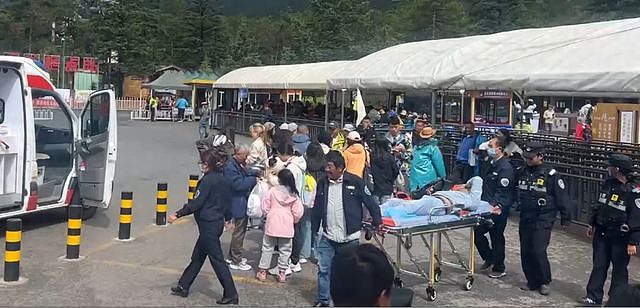 导游称接回坐过站男孩遭其父殴打,孩子舅舅:起因在他(组图) - 1