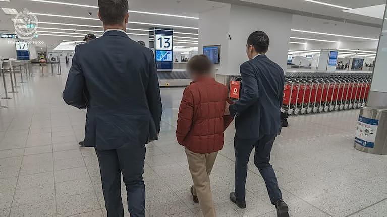 刚刚！阮姐从中国一落地澳洲，就被捕！团伙50人，组织极其严密，很多华人都被她骗过（组图） - 8
