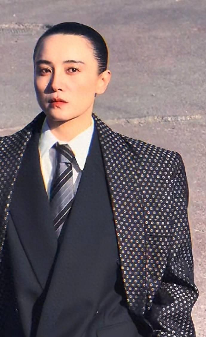 白玉兰再惊艳:宋佳是如何从“土妞”蜕变成松弛感时髦精的?(组图) - 34
