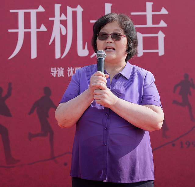 单依纯模仿王菲争议爆发！乐评人嘲讽她学人精，著名编剧发文力挺（组图） - 4