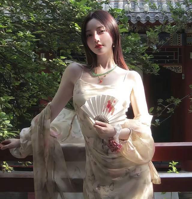 李小璐有二胎了？家中出现婴儿椅和小男孩，疑似删除网友质疑评论（组图） - 9
