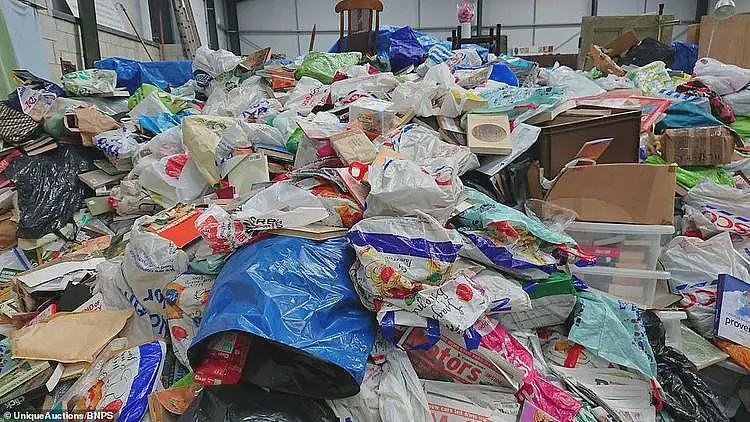 网购18年不拆包裹，去世后家人打开震撼：6万件快递价值3900万（组图） - 36