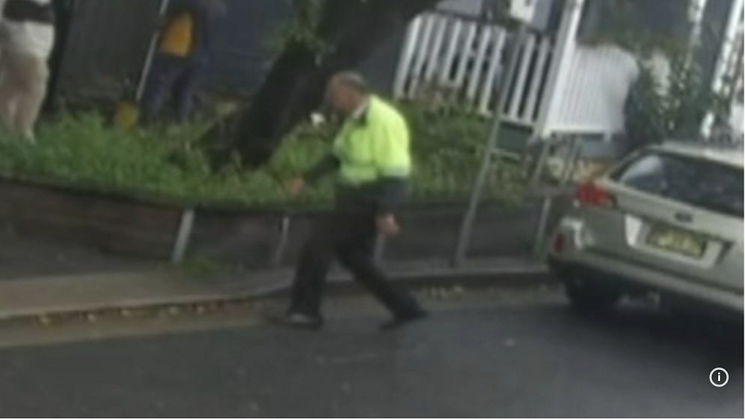 吓人！悉尼一74岁超市员工遭陌生人暴力殴打，重伤入院！众人合力围堵，警方迅速逮捕施暴者（组图） - 2