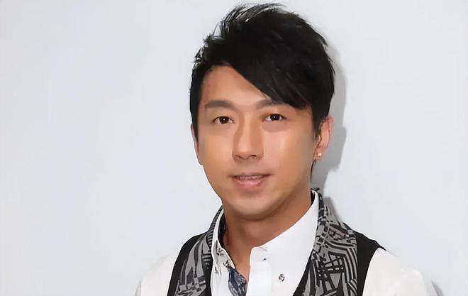 54岁港星移民4年举家回国，办见面会捞金，称回来后整个人舒服了（组图） - 2