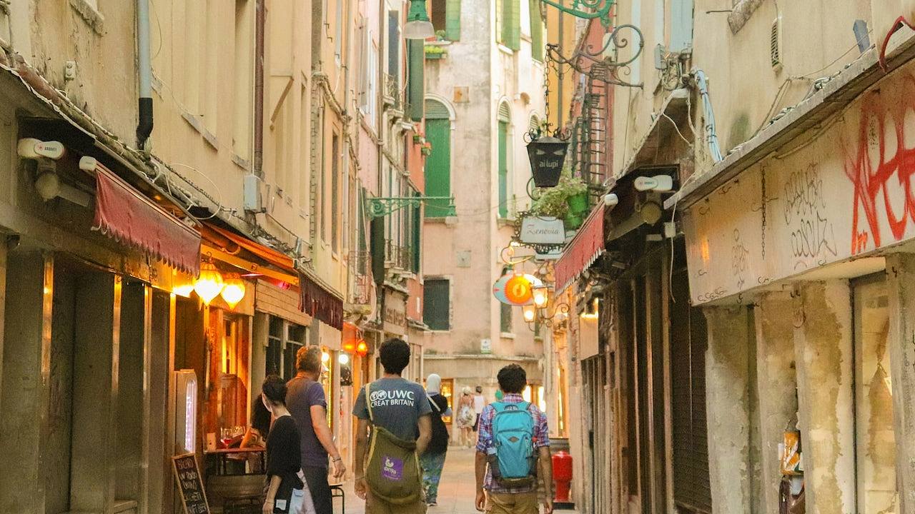 欧洲旅游“千万别做一事”！随时惹当地人不满，达人分享正确做法（组图） - 1