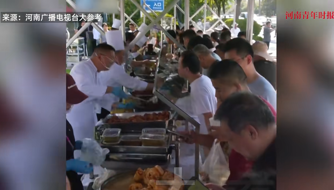 五星级酒店摆地摊日入3万元，出摊37分钟售罄！经理：不在乎别人说摆地摊掉价（组图） - 1