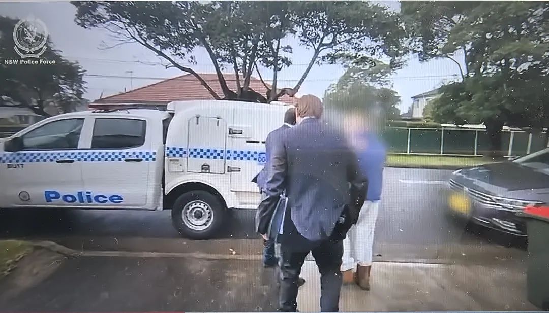 震惊!澳洲公共机构曝惊天丑闻,高级健康顾问身陷性暴力指控,15项重罪令人发指,掐颈、囚禁、跟踪…手段残忍,全网震怒!(组图) - 3