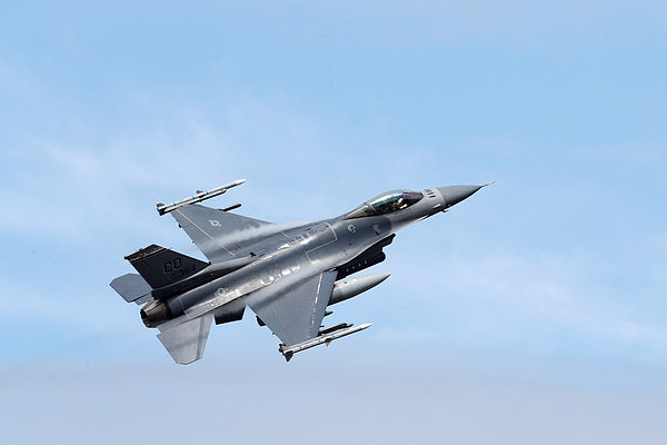 飞机误闯特朗普高球俱乐部空域，美军出动F-16升空拦截（图） - 1