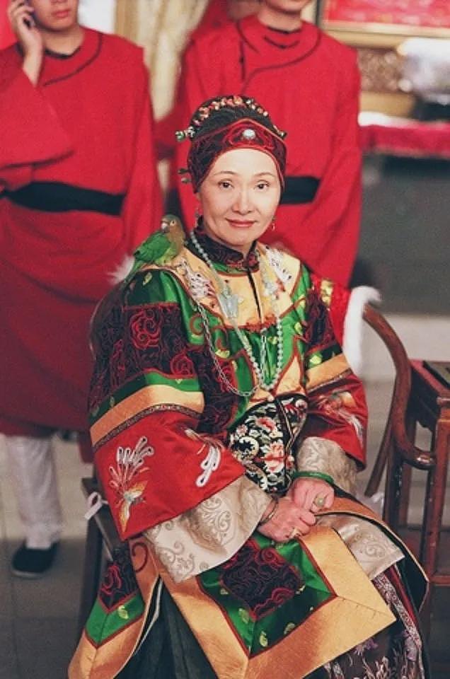 众多作品均家喻户晓！资深女演员去世，丈夫上个月坠楼身亡，将一同举办葬礼（组图） - 10