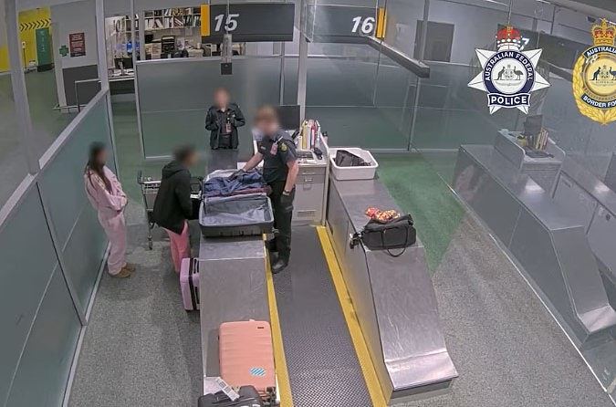 澳洲两女涉从温哥华经香港偷运30kg可卡因,抵达布里斯班后被捕(组图) - 2