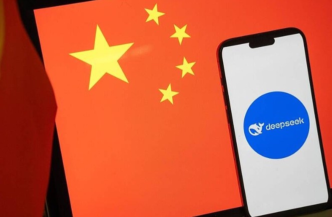 AI变BI？研究机构爆DeepSeek惨况（图） - 1
