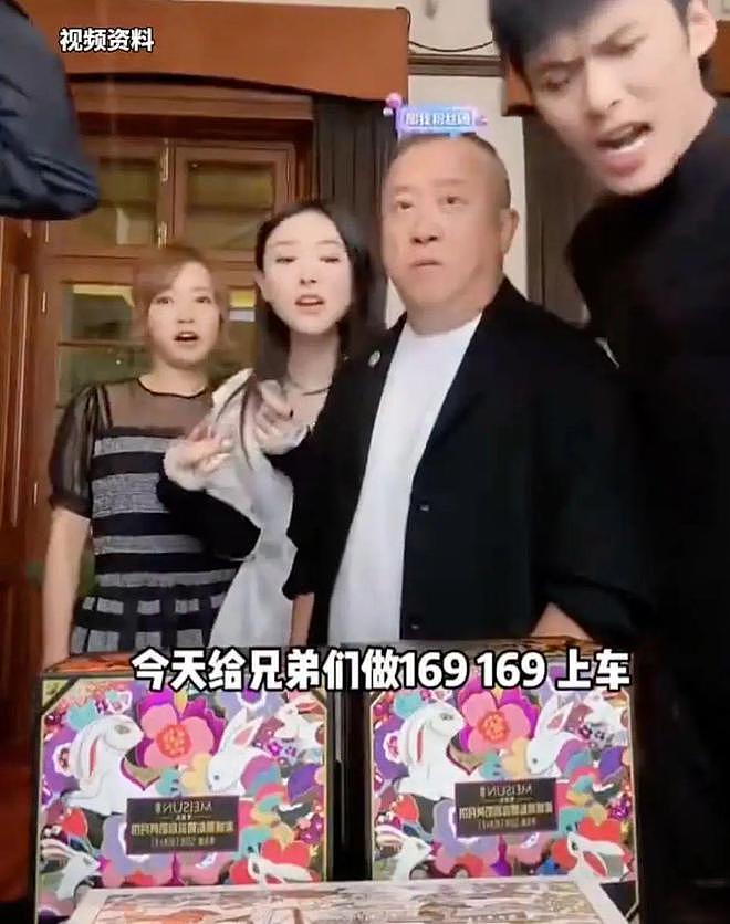72岁曾志伟和25岁女星合影，姿势不雅惹争议！此前曾因给电诈头目庆生道歉（组图） - 7
