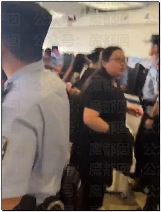 热搜第一！杭州东站一男子卧轨自杀，高铁避之不及吓坏众人（组图） - 10
