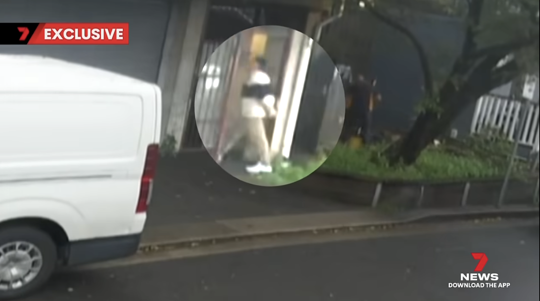吓人！悉尼一74岁超市员工遭陌生人暴力殴打，重伤入院！众人合力围堵，警方迅速逮捕施暴者（组图） - 3
