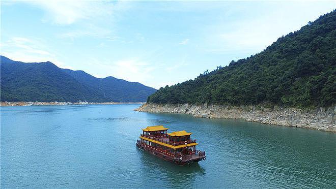 湖南景区一游船侧翻致29人落水（组图） - 1