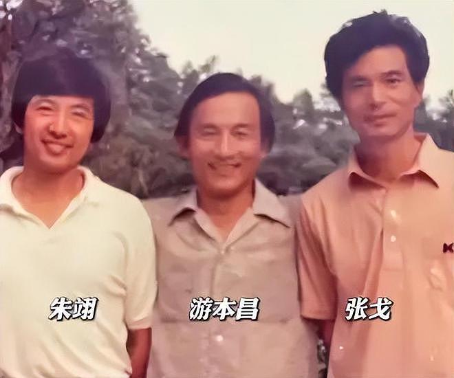 游本昌宣誓入党，92岁近况曝光：坐轮椅、人暴瘦，身体状况引热议（组图） - 11