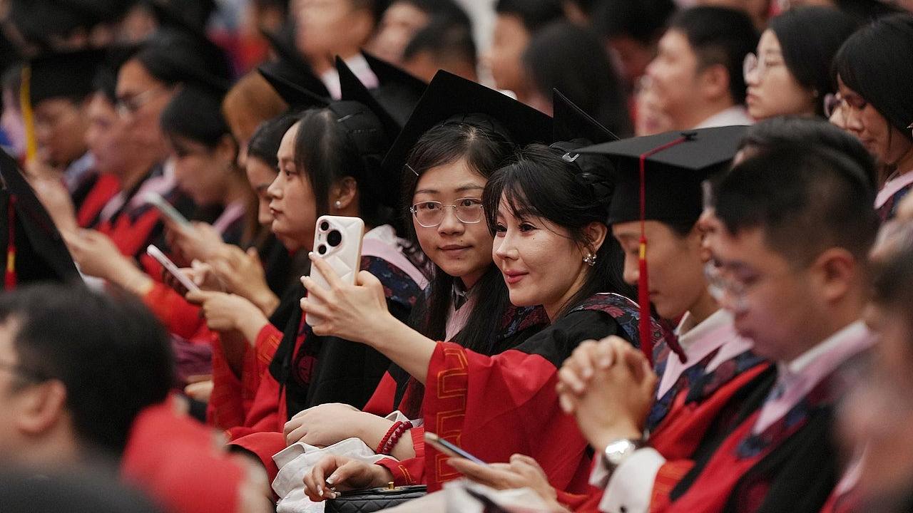 全球博士学位通胀,中国十年翻倍至60万,各界呼吁培养“产业博士”(组图) - 1