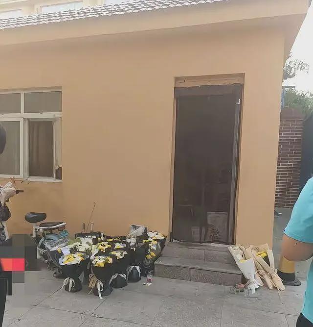 青岛宿管大爷热死!学生曝欠薪8月,老人把风扇让给流浪猫(组图) - 4