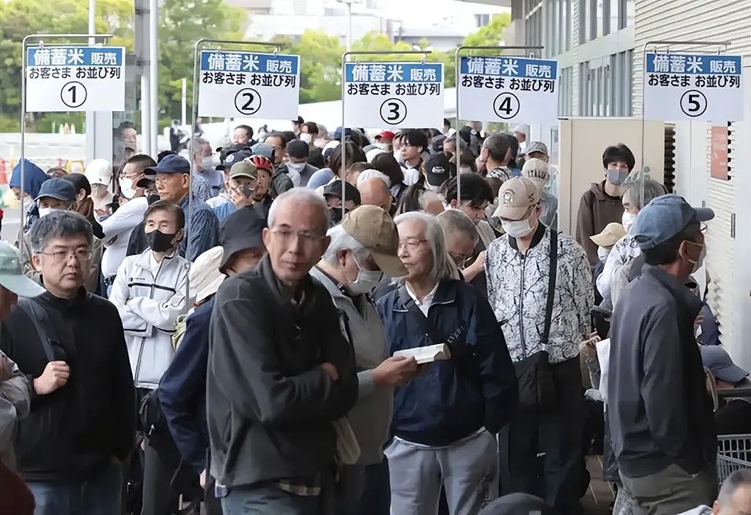 撑不住了!价格狂飙90%,连夜排队抢购,日本“米荒”真相很残酷(组图) - 4