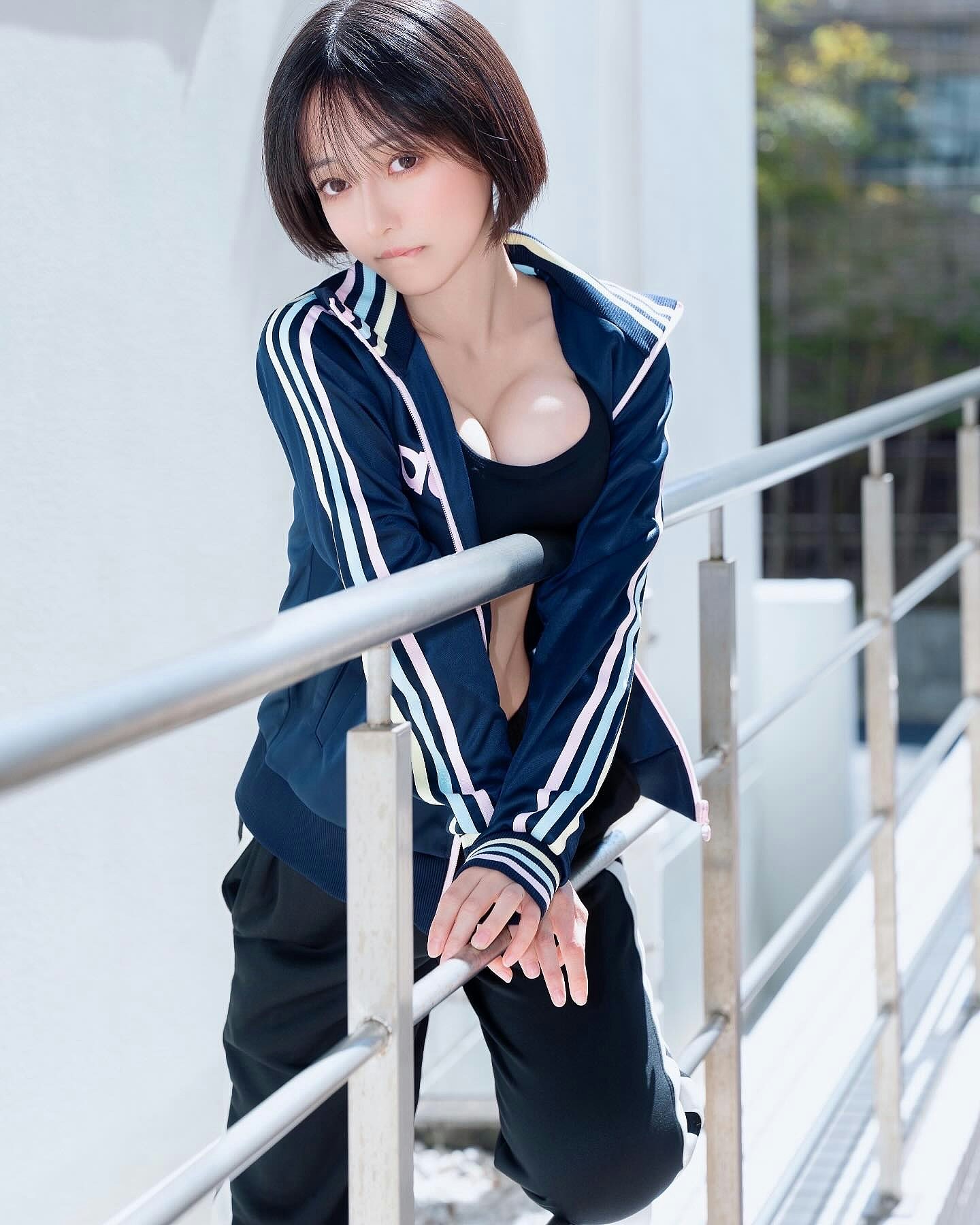 爸爸不工作整天看AV，家被烧成灰，日本Cosplay女神地狱般的过去（组图） - 2