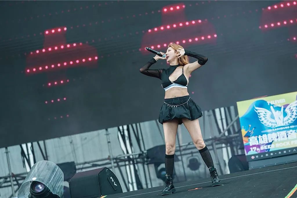 女星陈美燕回应走光，炫耀自己花了20万隆胸，一口气升级4个罩杯（组图） - 4