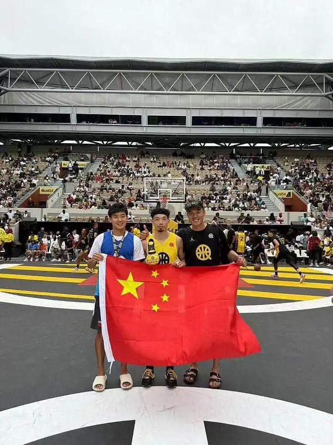 杭州39岁“星爷”,成中国第一人!穿鞋1米76,拿下世界顶级扣篮赛冠军(视频/组图) - 3