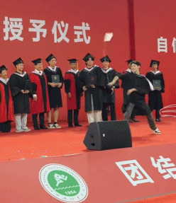 全网最能给人情绪价值的男人,大学生一刷他视频就笑到停不下(组图) - 6