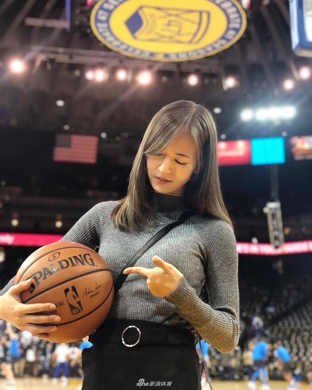 【美女】NBA球场上最有料的女记者!还让不让人专心打球了?(组图) - 1