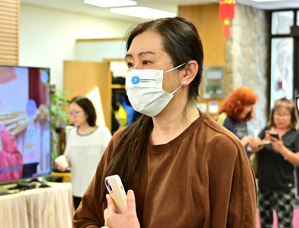 58岁王祖贤加拿大做义工被偶遇！ 发福走样， 颜值暴跌？ 网友吵翻了…（组图） - 11
