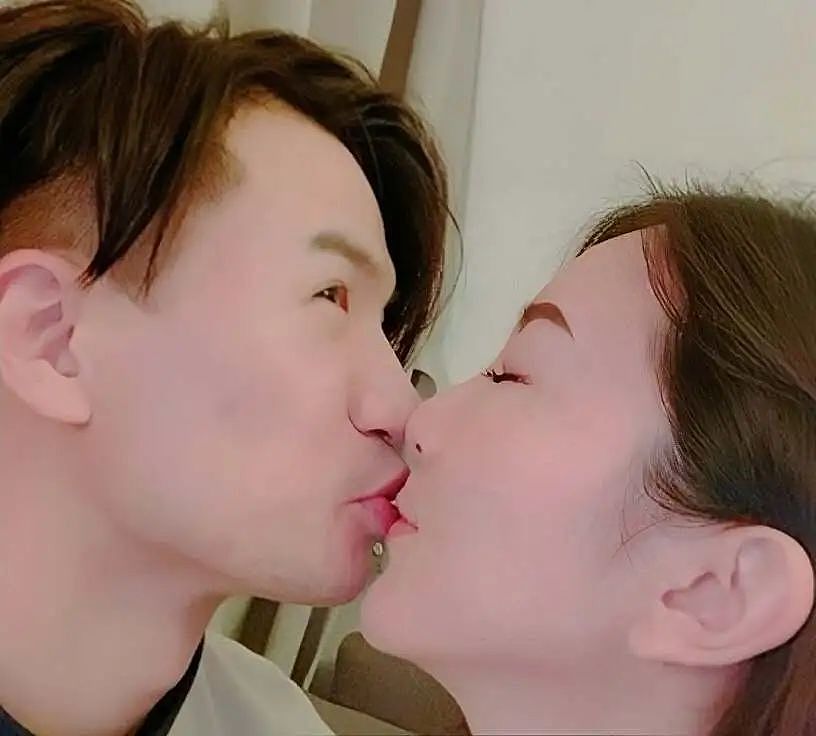 香港知名歌手疑因出轨结束四年恋情，女友连夜搬出爱巢，曾被曝亲密吻照（组图） - 8