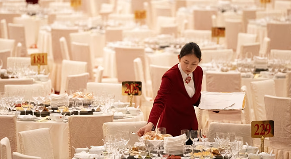 禁酒令的积极现象?国内五星级酒店集体摆摊了!(组图) - 7