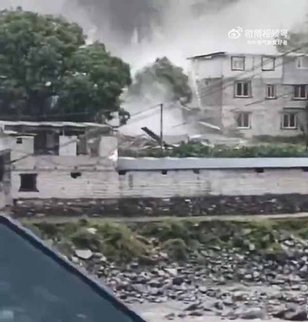 四川多地发生泥石流房屋倒塌，雅安有人员被埋，3死2失踪（视频/组图） - 4