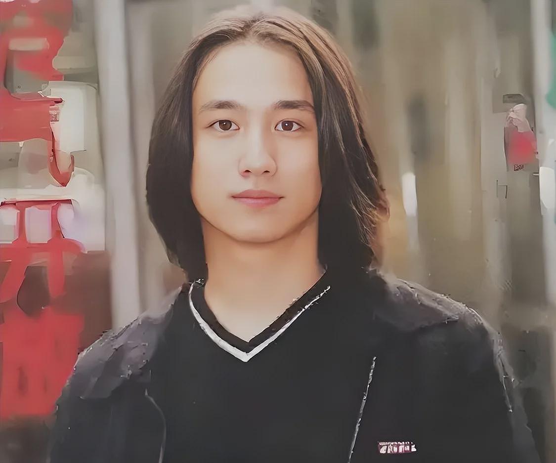 陪睡上位？被曝插足五婚大导演婚姻成“小三”，“性感欲女”宋佳早已隐婚（组图） - 5