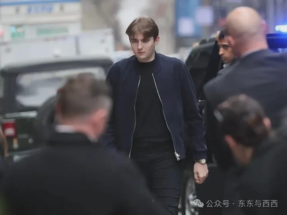 巴伦从精致男孩变油腻小哥，19岁狂赚4000万美元，还找了女友……（组图） - 10