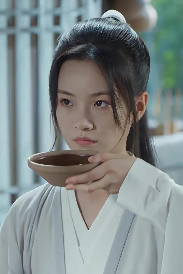 不装了！25岁“京圈公主”李庚希非主流造型曝光，染红发穿黑丝（组图） - 9