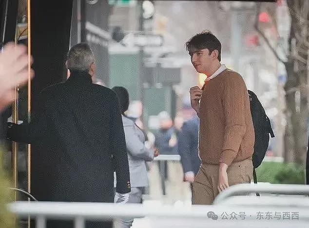 巴伦从精致男孩变油腻小哥，19岁狂赚4000万美元，还找了女友……（组图） - 19