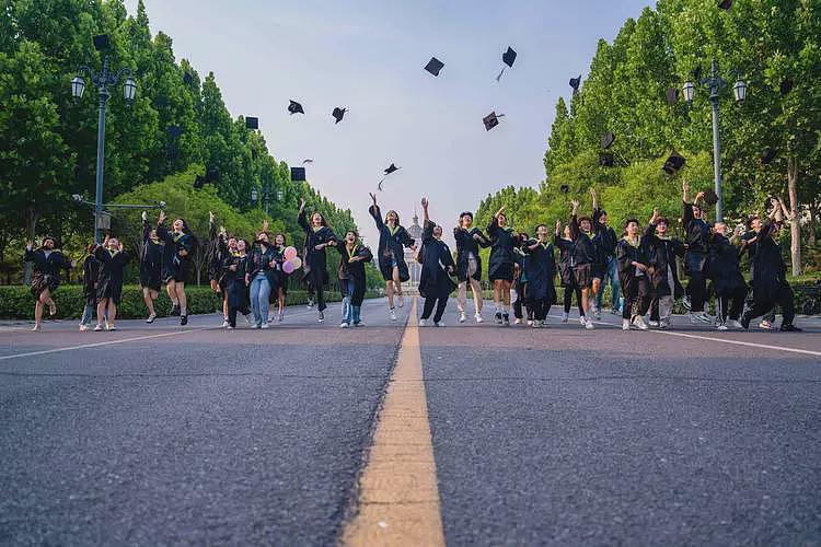 美国开始抢人！一周挖走4名中国顶级人才，年薪1个亿令人咋舌（组图） - 5
