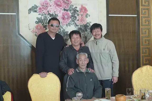 香港影坛最后一位全才：捧红成龙、王家卫，却历经人生悲苦（组图） - 15