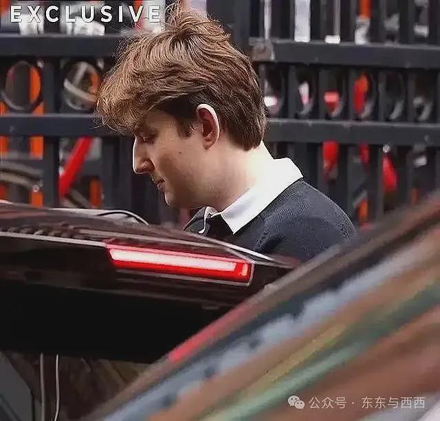 巴伦从精致男孩变油腻小哥，19岁狂赚4000万美元，还找了女友……（组图） - 14