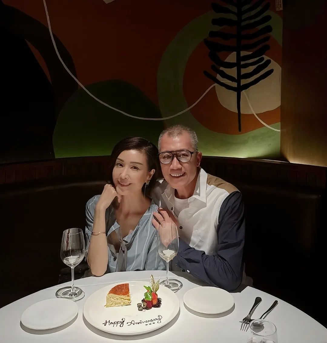 56岁TVB前花旦晒“冲凉片段“,湿身零赘肉身材惊呆网友,状态超年轻人(组图) - 5