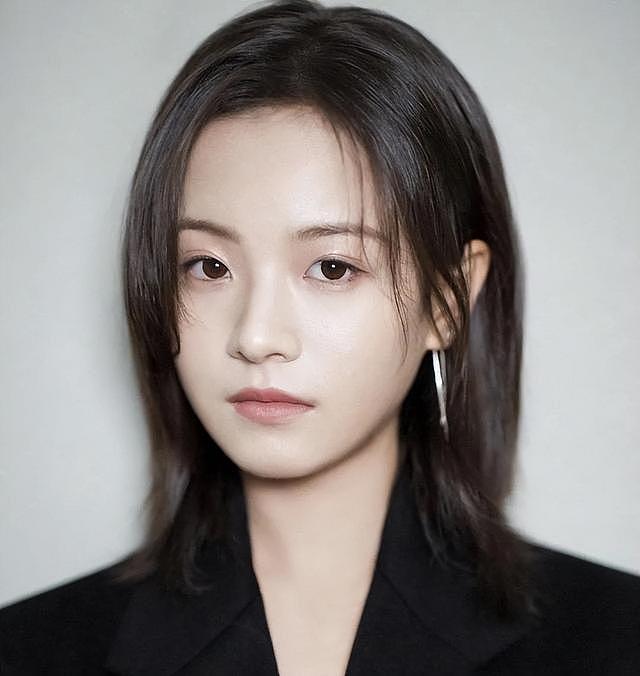 不装了！25岁“京圈公主”李庚希非主流造型曝光，染红发穿黑丝（组图） - 5