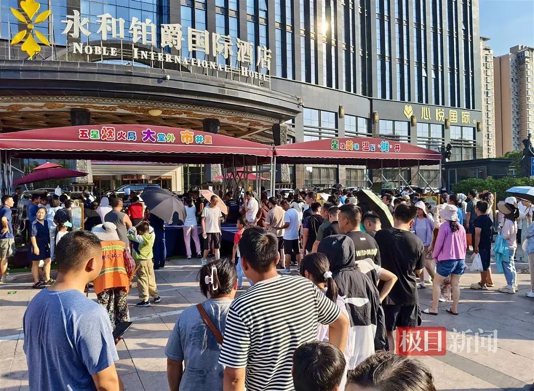 禁酒令的积极现象?国内五星级酒店集体摆摊了!(组图) - 1