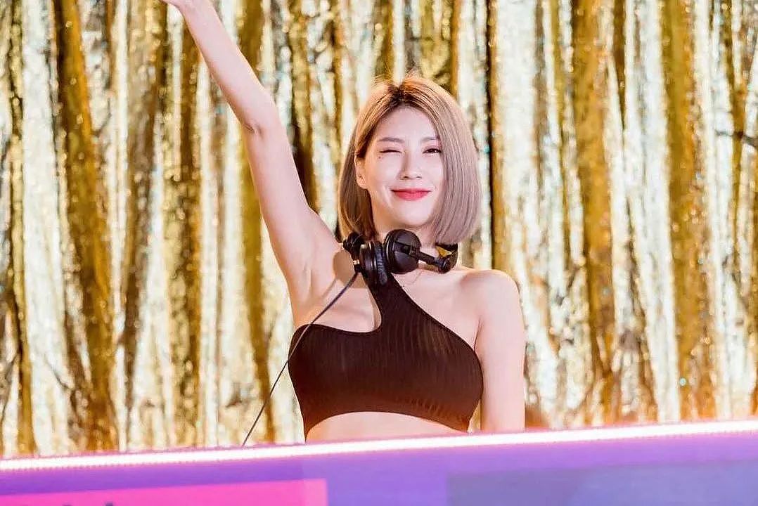 女星陈美燕回应走光，炫耀自己花了20万隆胸，一口气升级4个罩杯（组图） - 3