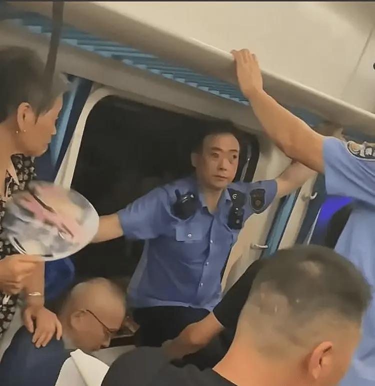 大反转！官方再次通报：K1373温度仅31°，未到破窗程度，网友炸锅（组图） - 6
