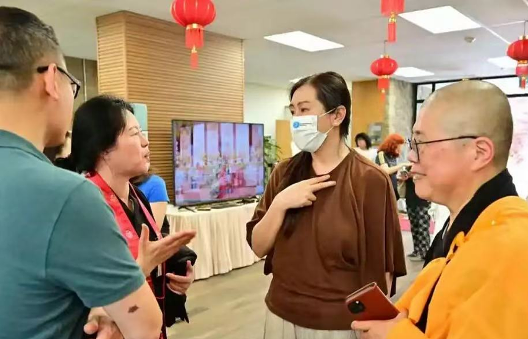 58岁王祖贤加拿大做义工被偶遇！ 发福走样， 颜值暴跌？ 网友吵翻了…（组图） - 2
