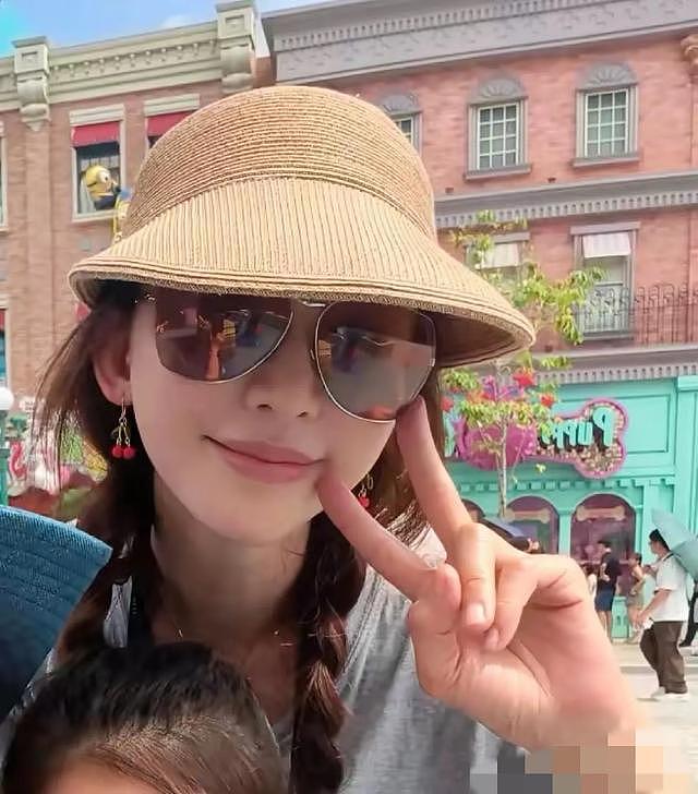 林志玲和老公带儿子出游，扎双马尾打扮年轻，黑泽良平全程带娃（组图） - 5